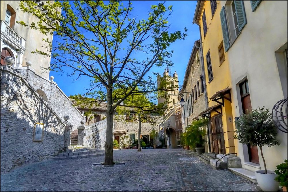 Une des places du Vieux Cagnes