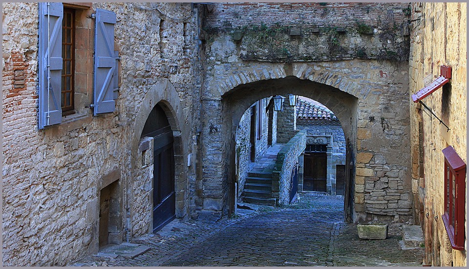 UNE DES PORTES DE LA CITE