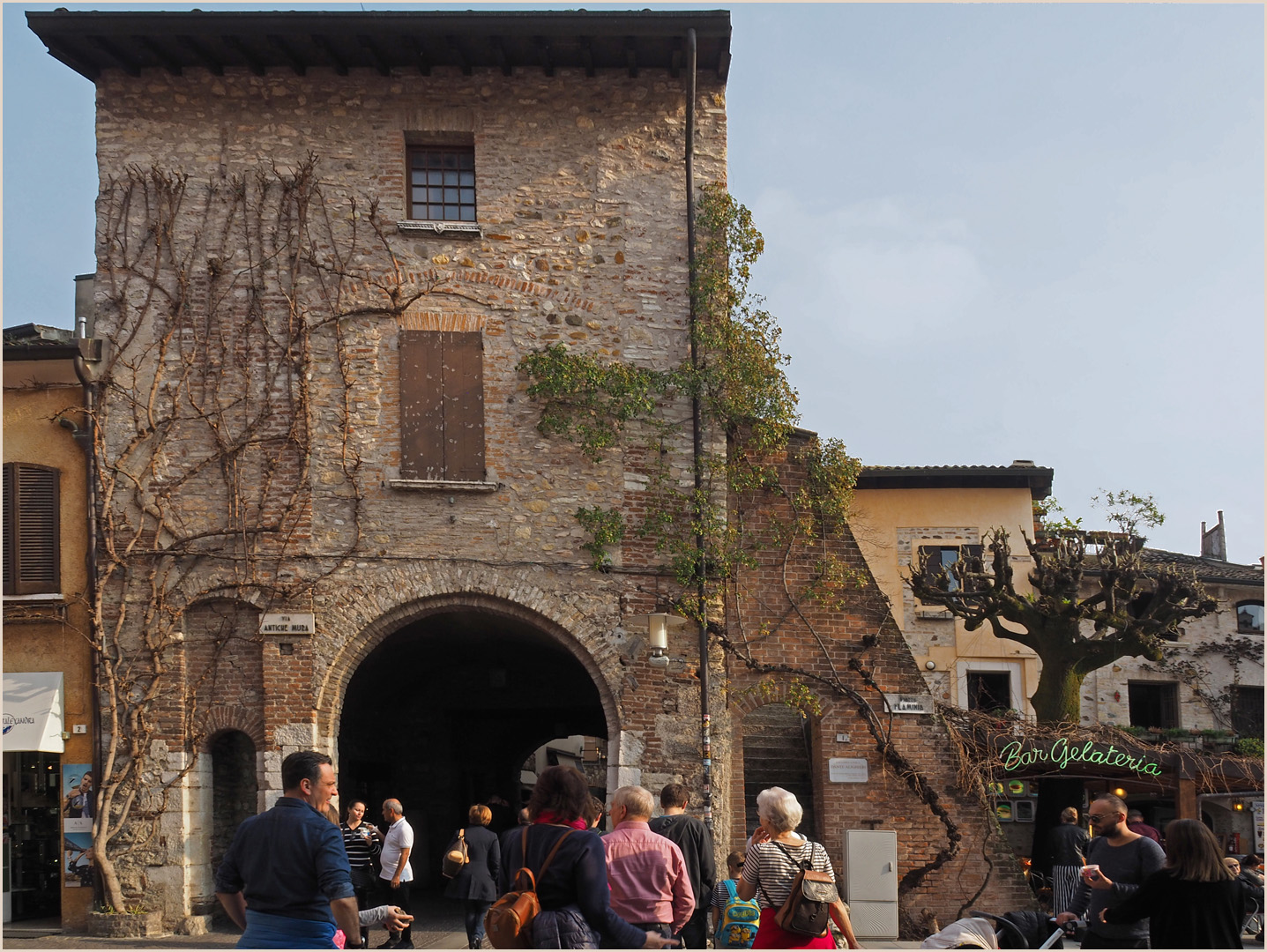 Une des portes de Sirmione