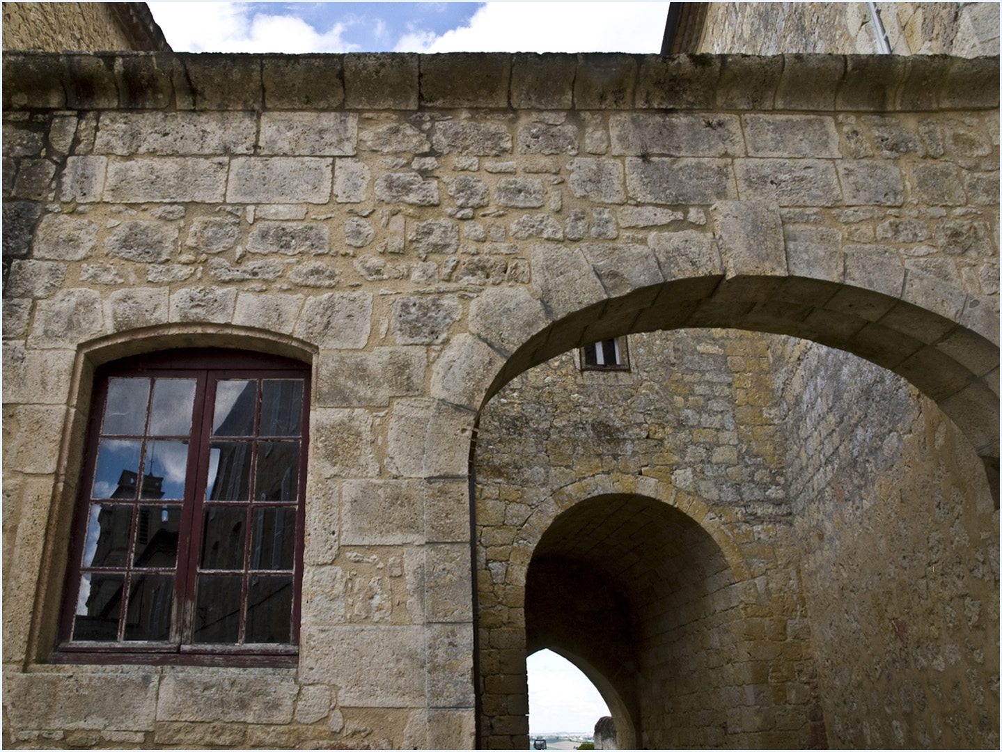 Une des portes du village de Terraube  -  Gers