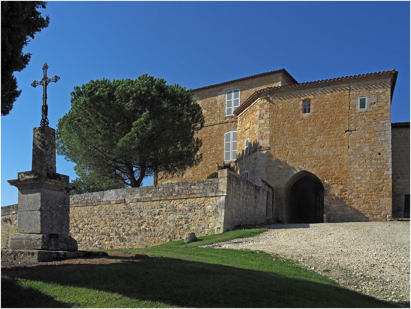 Une des portes du village fortifié de Terraube (Gers)