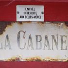 Une entrée de cabane de pêcheurs dans un village ostréicole du Cap Ferret (Gironde)