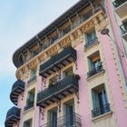 Une façade rose pour ce vendredi