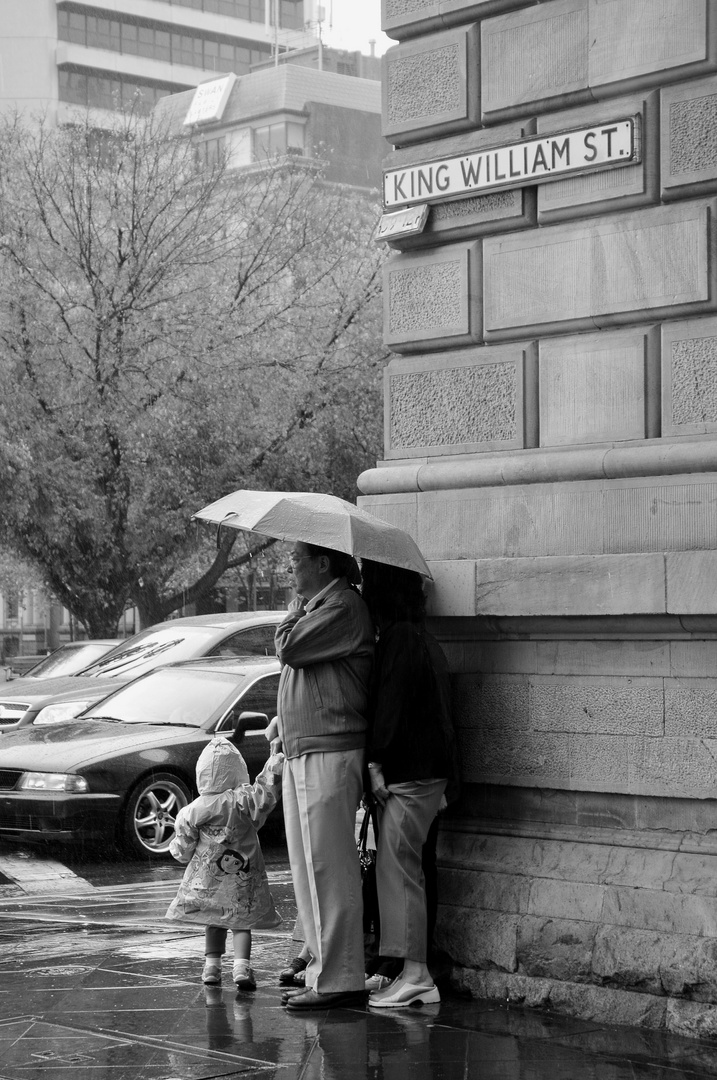 Une famille de chinois prisonière de la pluie