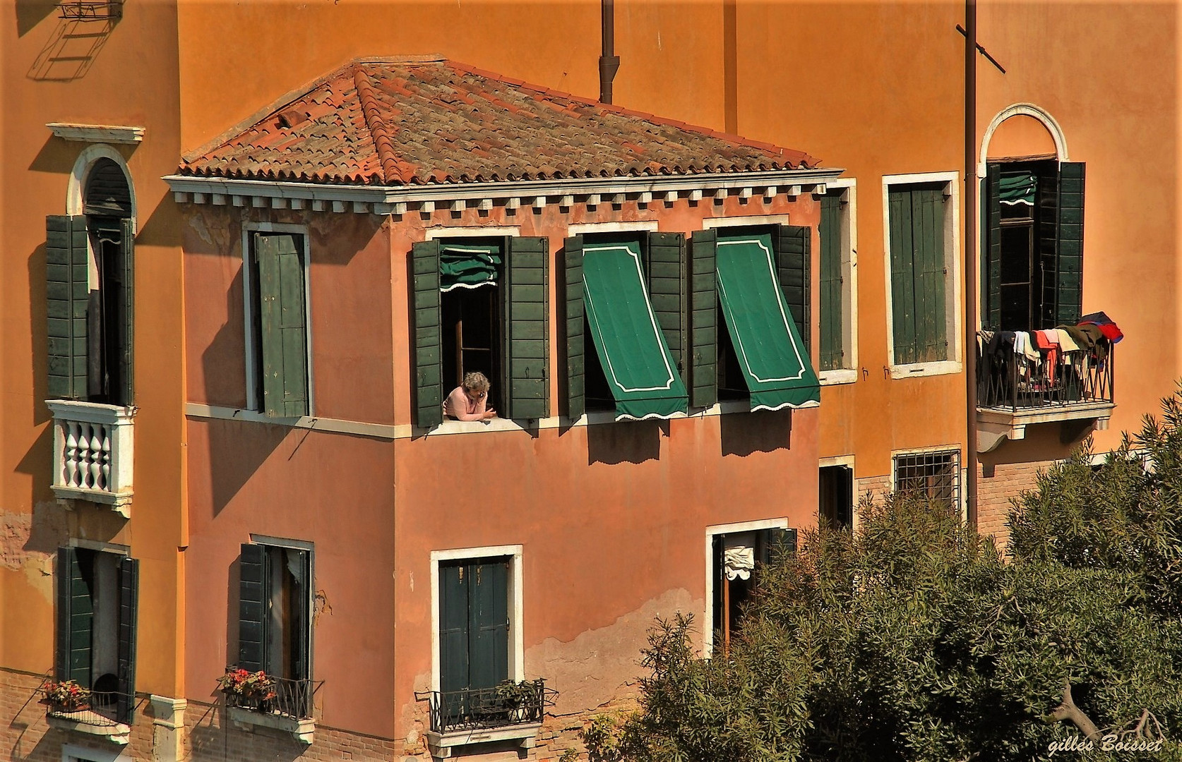 une femme à sa fenêtre photo et image europe, italy, vatican city, s