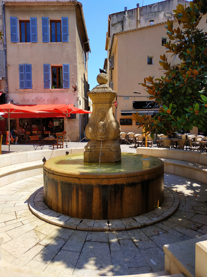 Une fontaine au soleil