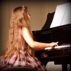 Une jeune pianiste ...