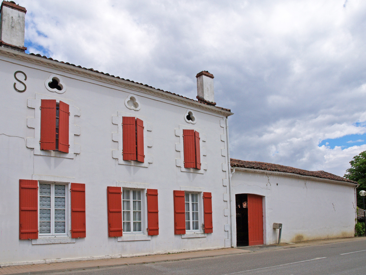 Une maison à Eugénie-les-Bains  -- Ein Haus in Eugénie-les-Bains