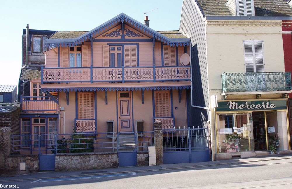 Une maison bleue