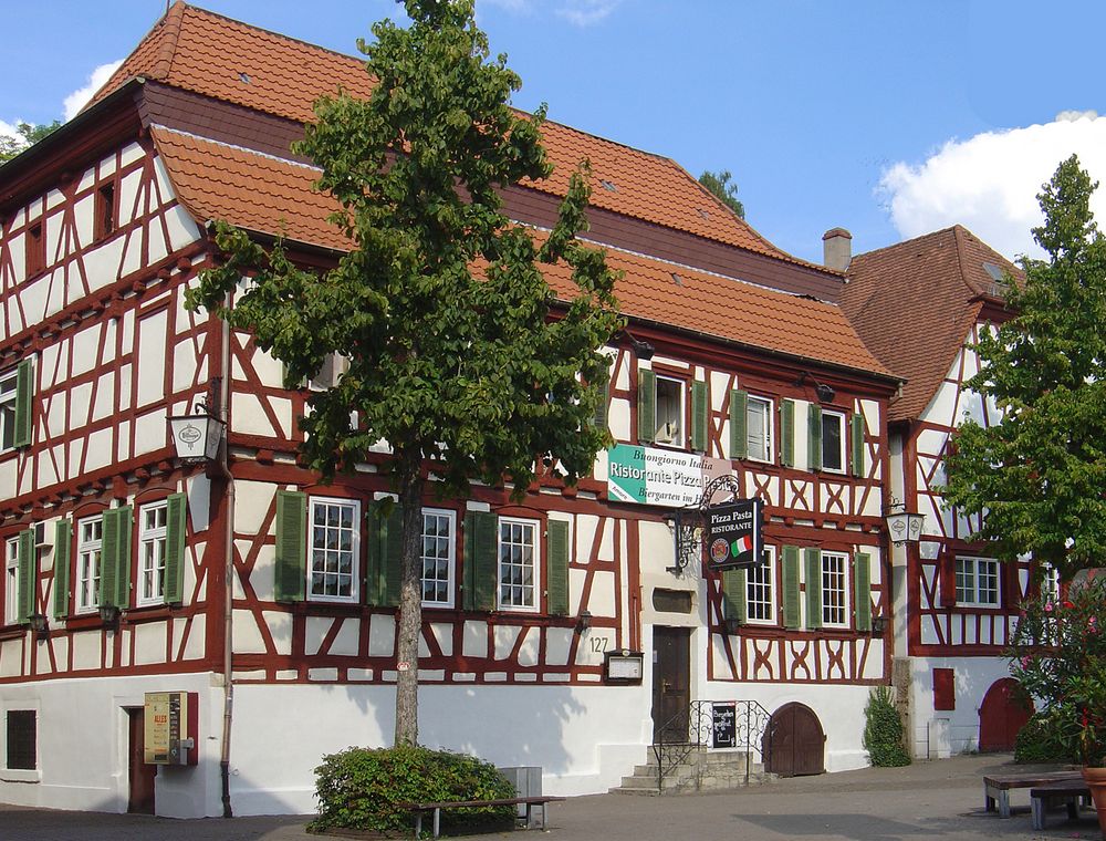 Une maison de Sinsheim aux couleurs prédestinées pour accueillir une pizzeria.