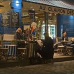 Une nuit à Paris - Place du Têrtre - die letzten Kunden