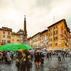 Une parmi tant d'autres avec un parapluie