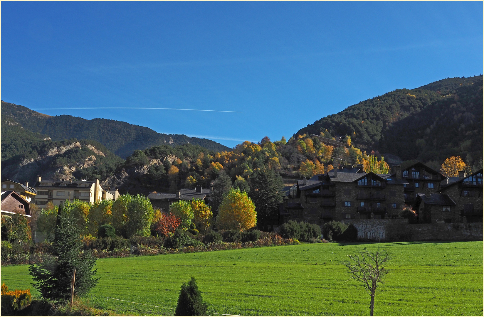  Une partie du village d’Ordino  -  Andorre