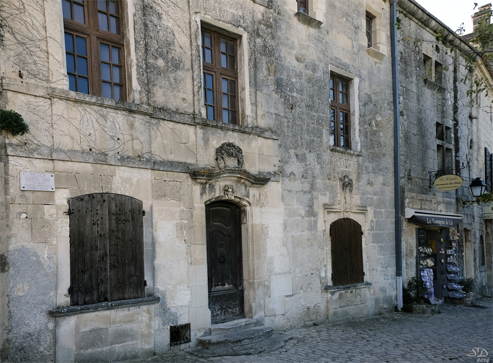 Une petite place aux Baux