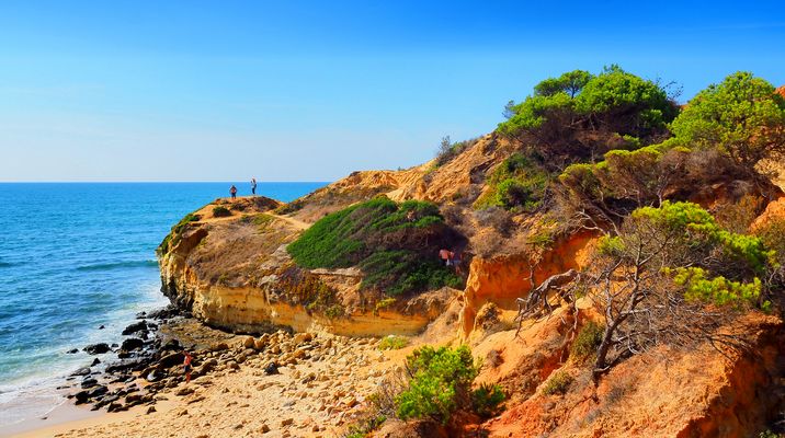 Une petite plage dans une crique