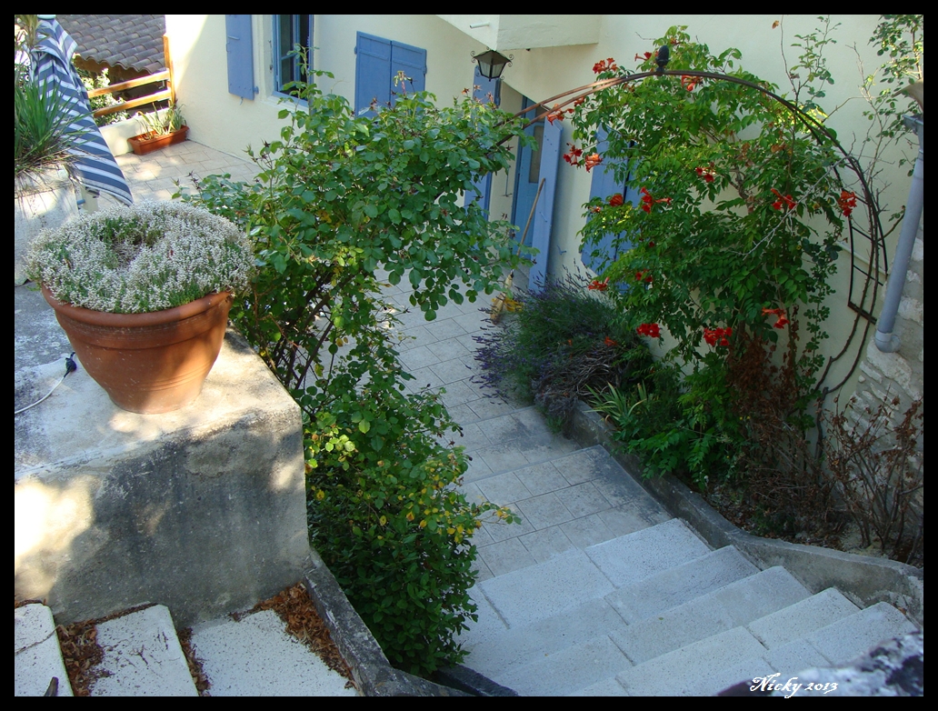 Une petite rue dans Barjac