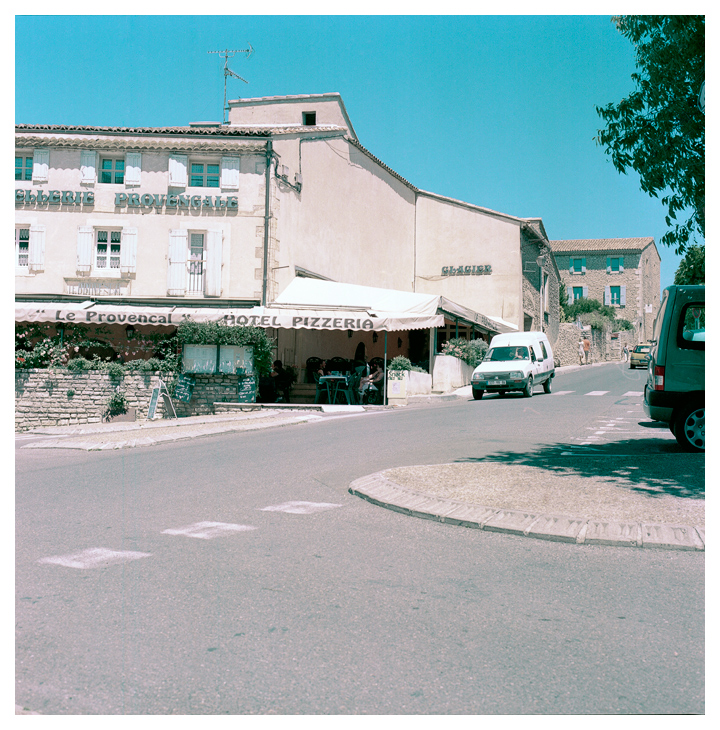 une place a Gordes