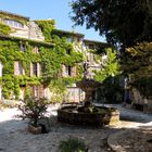 Une place à Saignon