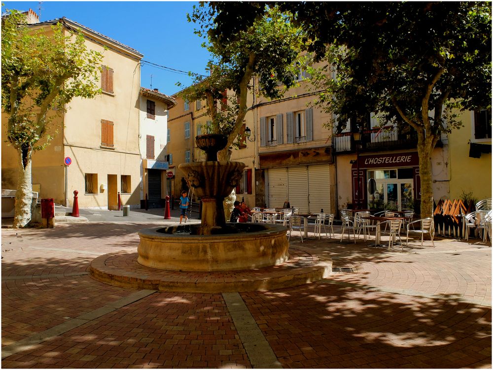 Une place en Provence