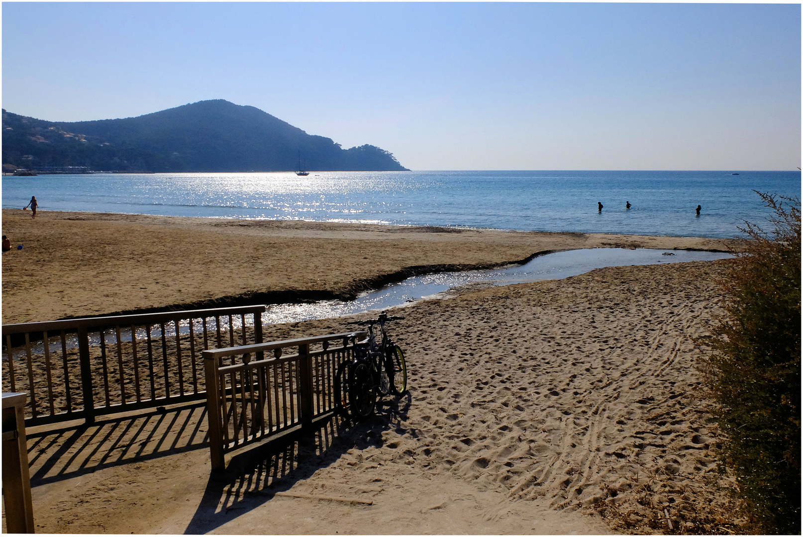 Une plage au soleil