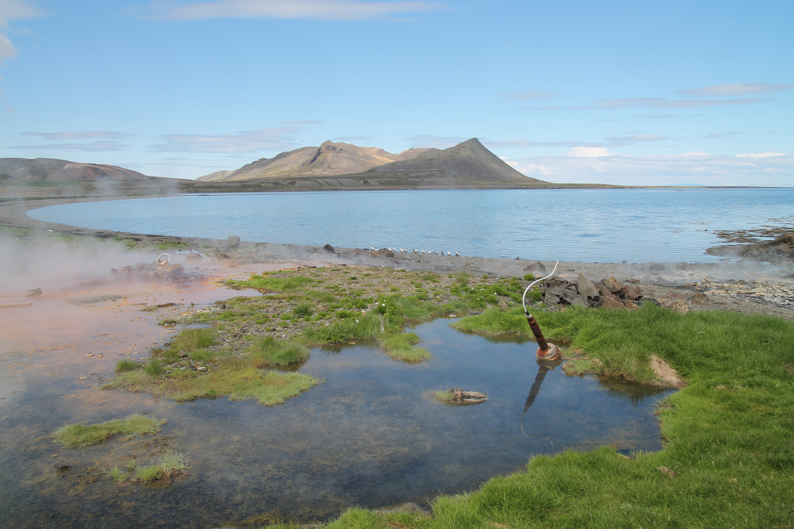 Une plage avec une source d'eau chaude :)