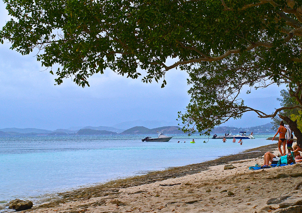 Une plage de l’Îlot Maître, Nouméa  --  Ein Strand am « Îlot Maître », Nouméa