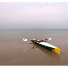 une plage, une barque