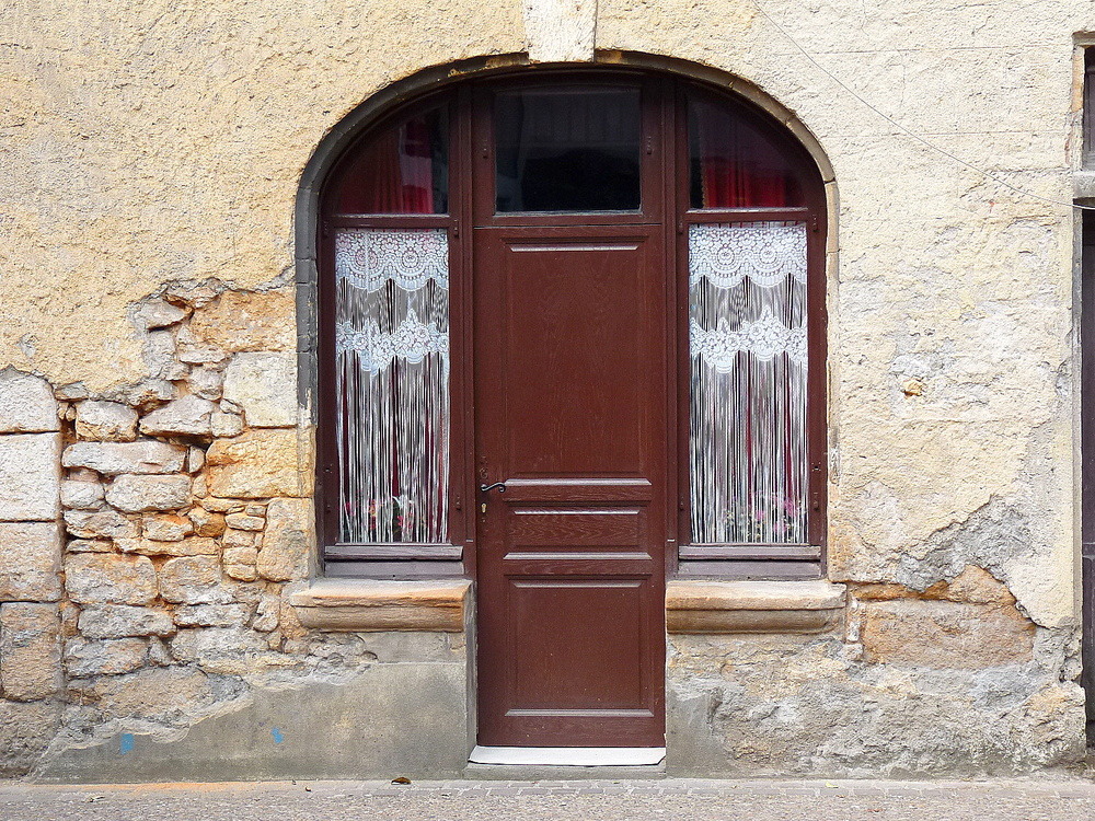 Une porte à Sarlat .