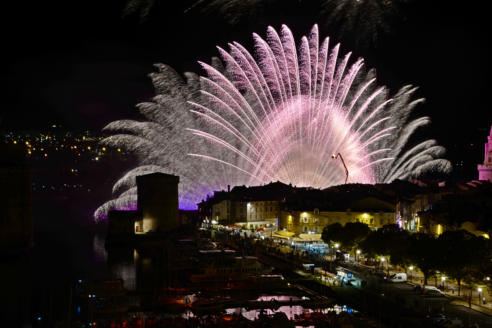 Une roue feu d'artifice grand pavois