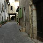 une rue à Castelnau de Montmiral, près d'Albi