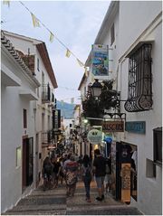 Une rue animée à Altea