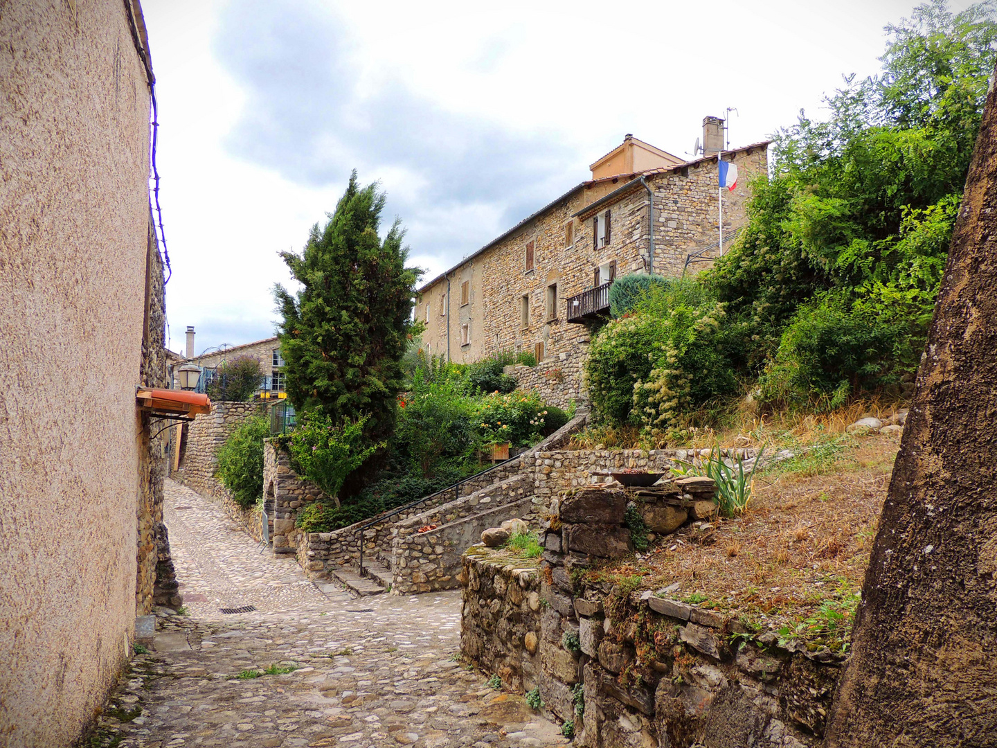 Une rue de Garde-Colombe