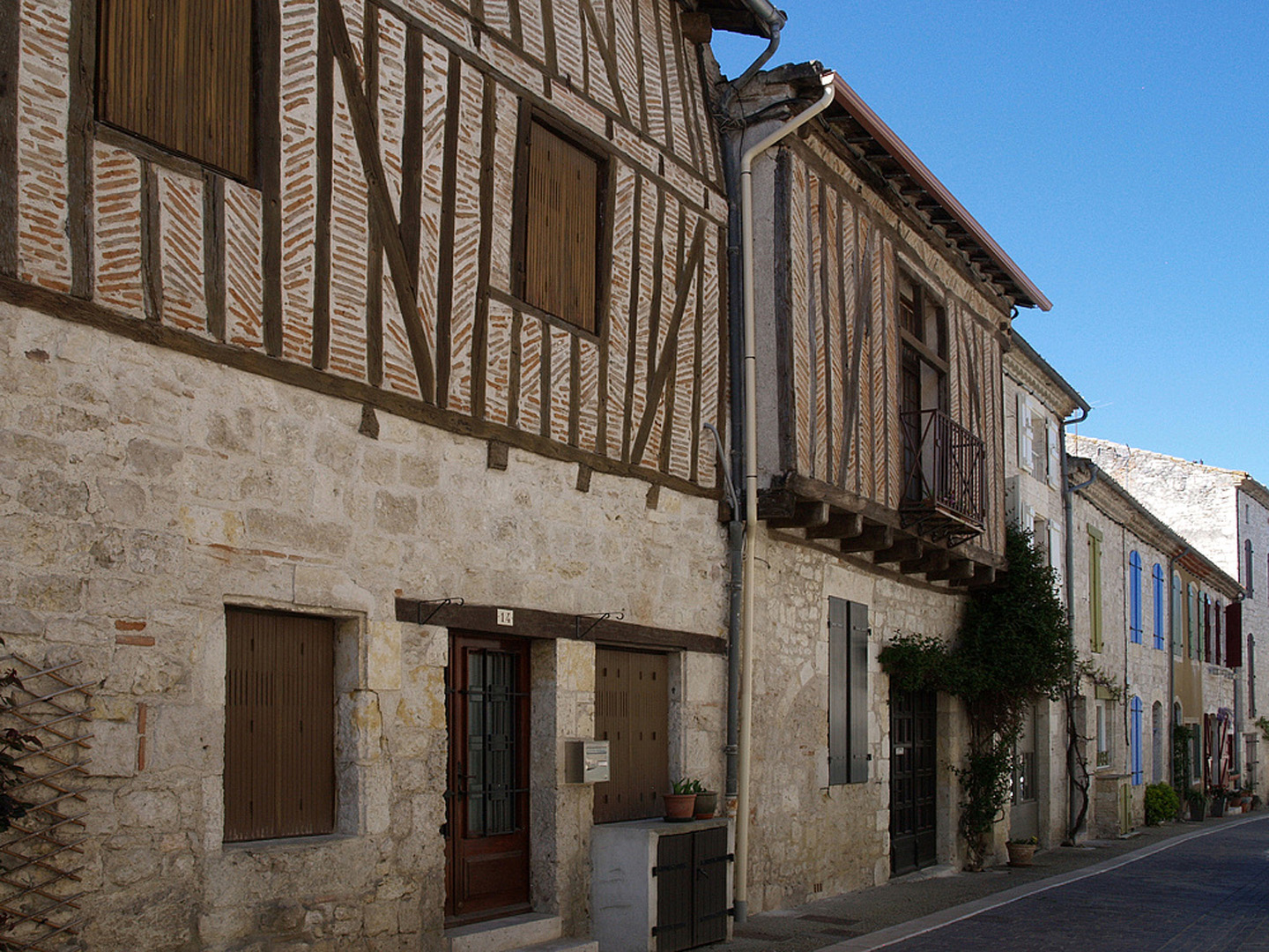 Une rue de Lauzerte  --  (Tarn-et-Garonne)  --  Eine Srasse von Lauzerte