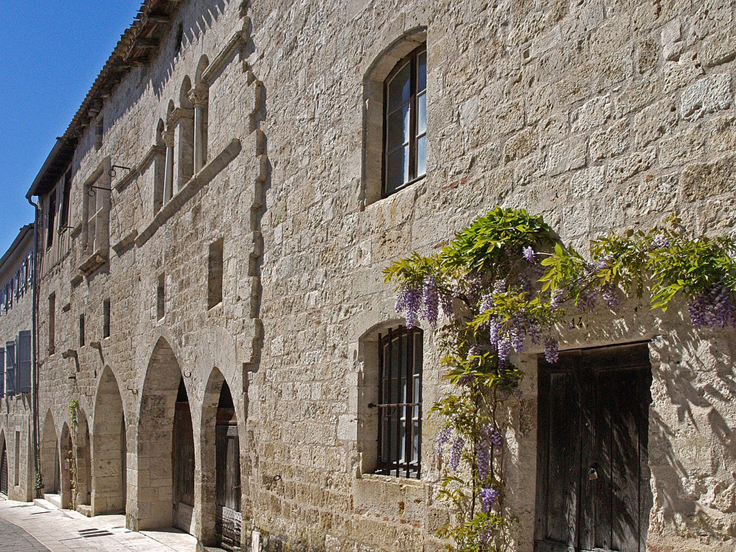 Une rue de Lauzerte  --  Tarn-et-Garonne  --  Eine Strasse in Lauzerte