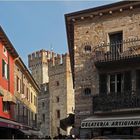 Une rue de Sirmione près du Château des Scaligeri