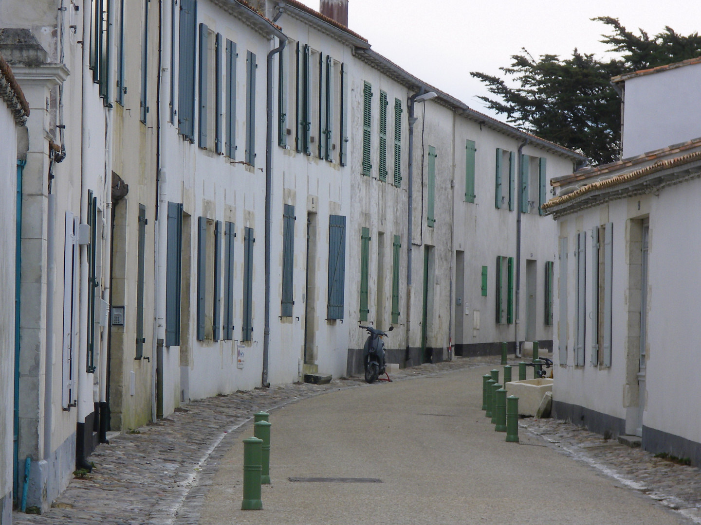 une rue déserte !!!, la flotte en ré