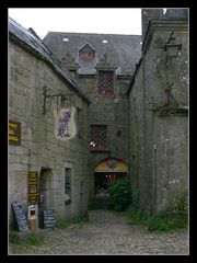 " Une ruelle à Locronan "