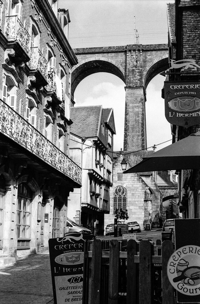 Une ruelle à Morlaix et le célèbre Viaduc