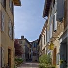 Une ruelle dans la vieille ville de Samatan (Gers) 