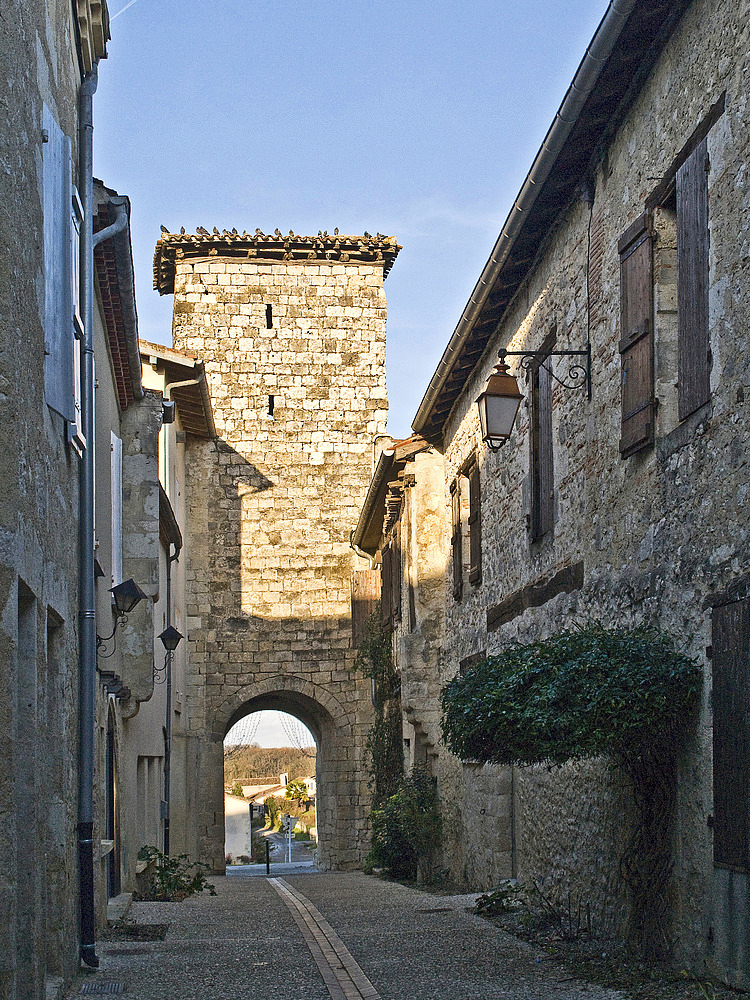 Une ruelle de La Romieu -- Eine Gasse von La Romieu