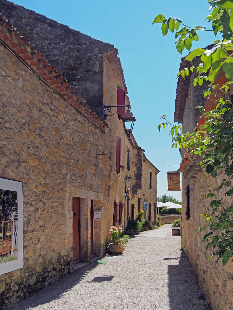 Une ruelle de Larressingle