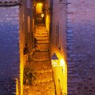 Une ruelle de Sain-Paul-de-Vence la nuit