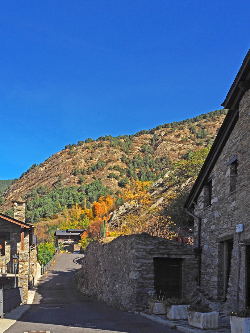 Une ruelle du village d’Ordino  -  Andorre