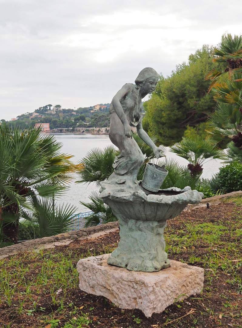 Une statue dans le parc de Beaulieu