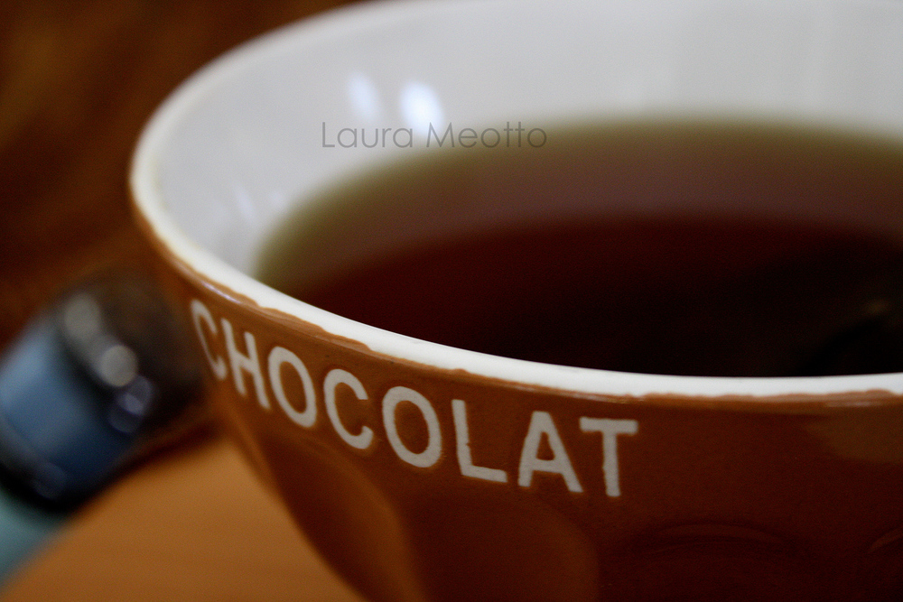 Une tisane dans un bol à chocolat !