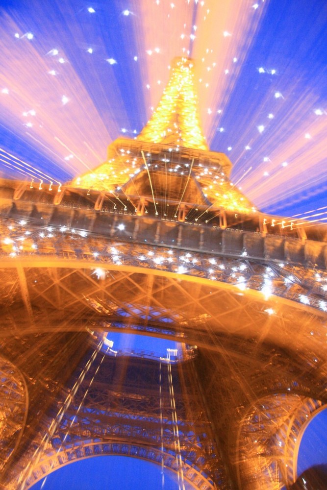 Une Tour Eiffel qui brille