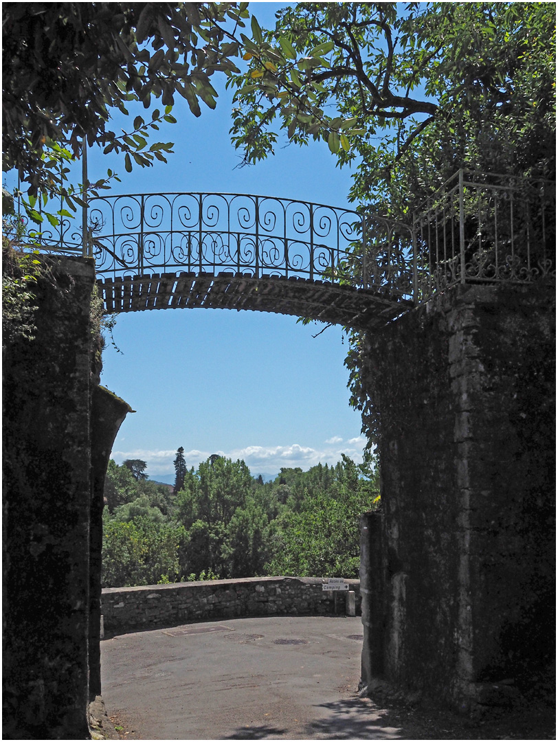 Une trouée dans les remparts