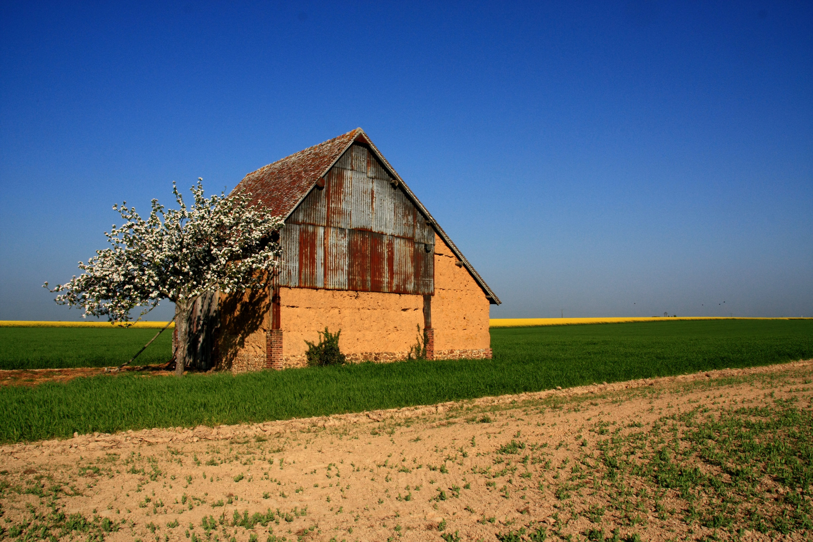 Une vieille grange dans le Perche.