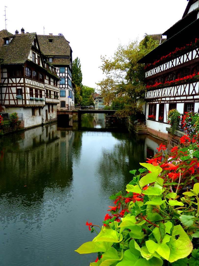 une ville située dans le nord-est de la France - das schöne Straßburg-