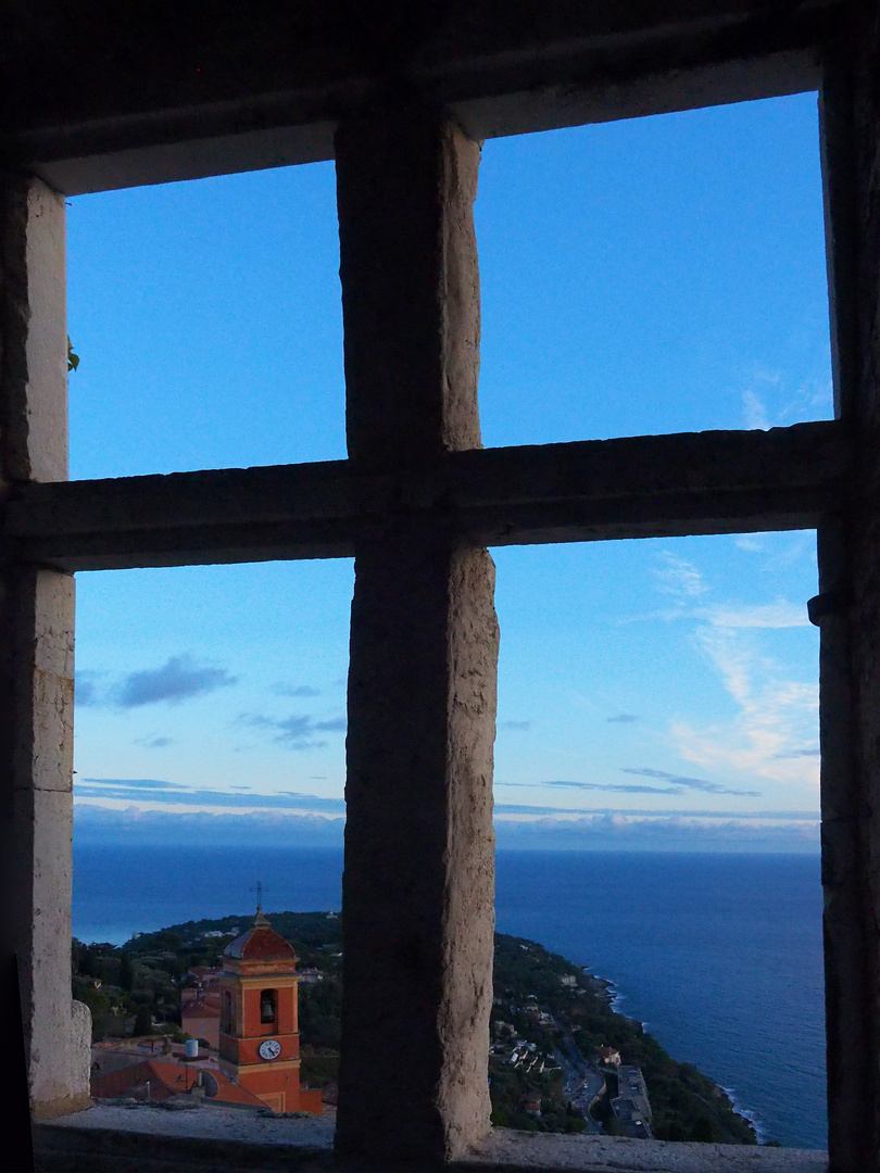 Une vue à partir du Château médiéval de Roquebrune